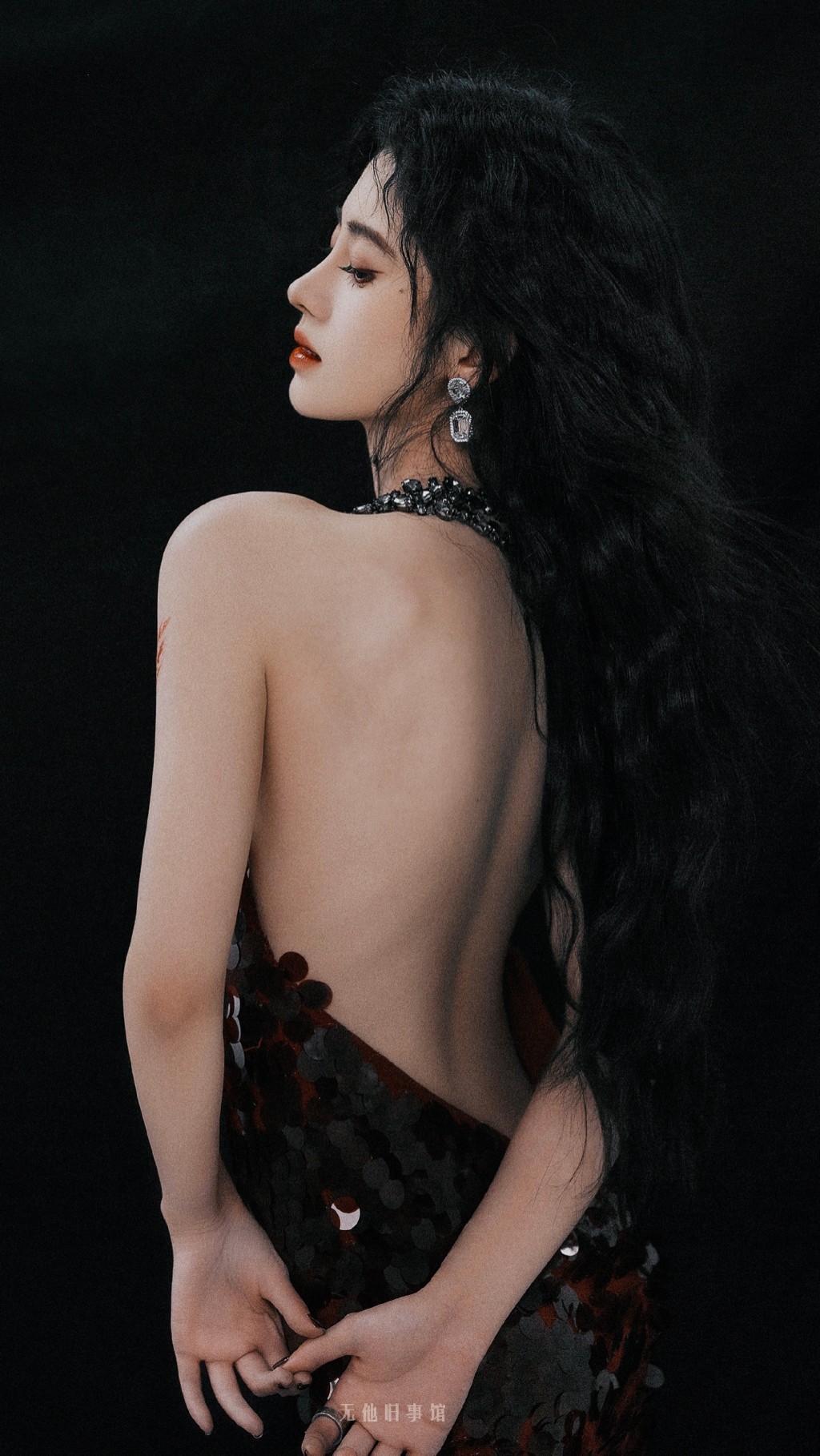 鞠婧祎吸血鬼造型美艳性感写真图片