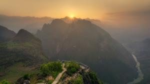 越南的山地壮观日出风景
