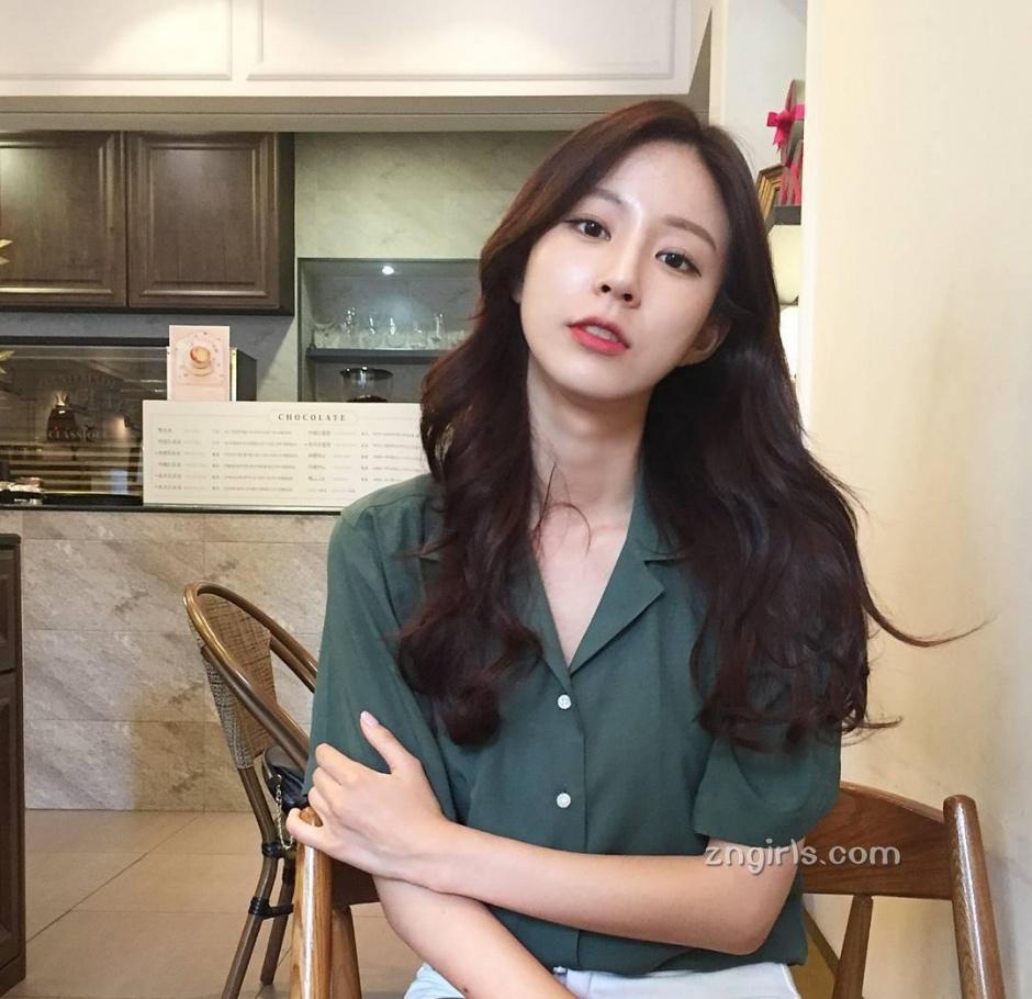 韩国健身美女360度无死角时尚写真照