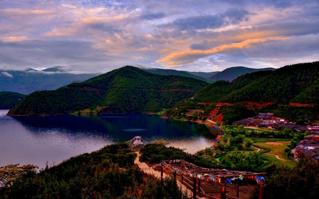 云南泸沽湖壮美风景高清图片电脑壁纸