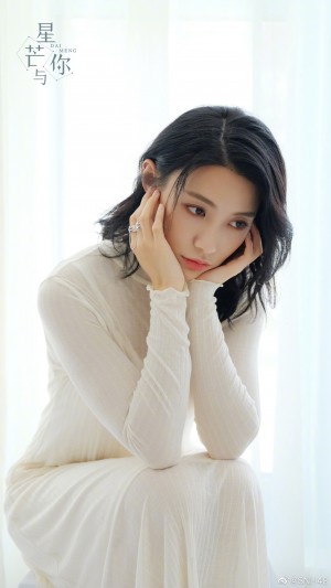 SNH48戴萌《星芒与你》特别款海报写真图片