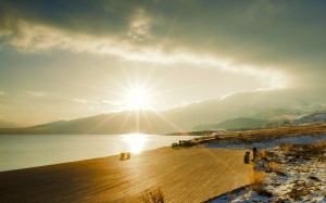 新疆赛里木湖的唯美日出风光