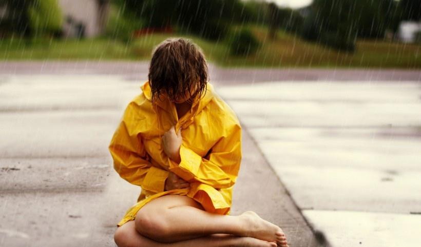 雨中的女孩写真