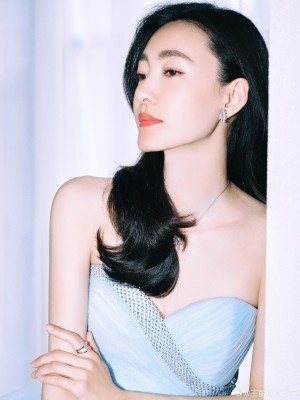 王丽坤抹胸裙装纯粹清新优雅气质写真图片