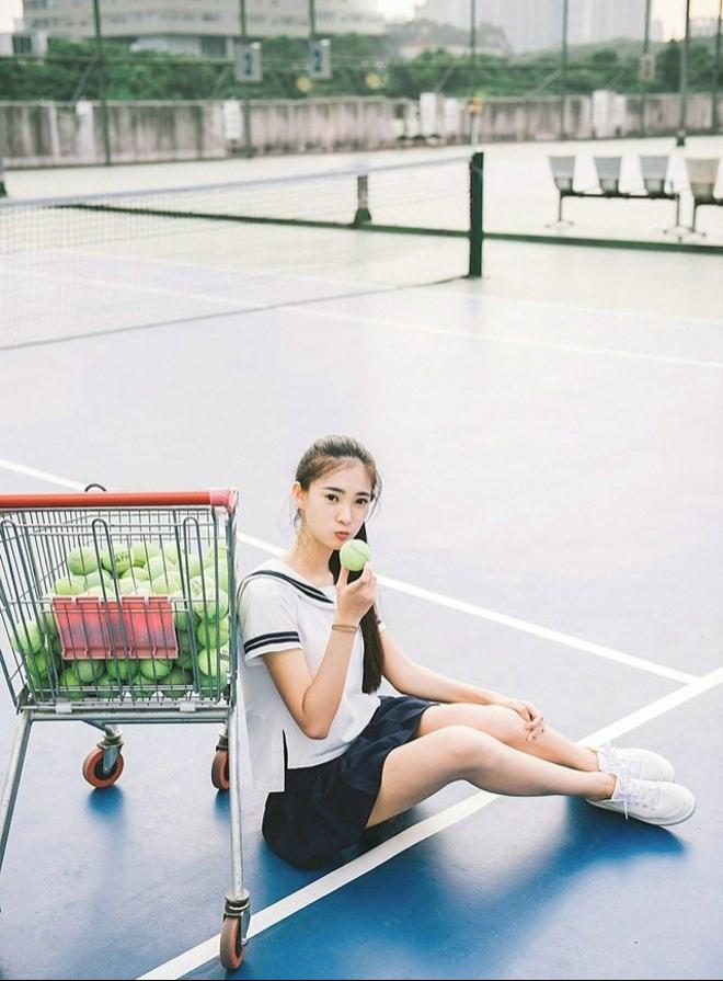 高马尾美少女学生制服校园网球场玩耍嬉戏写真图片