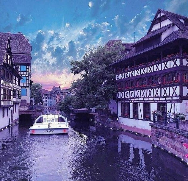法国斯特拉斯堡唯美紫色浪漫小城图片