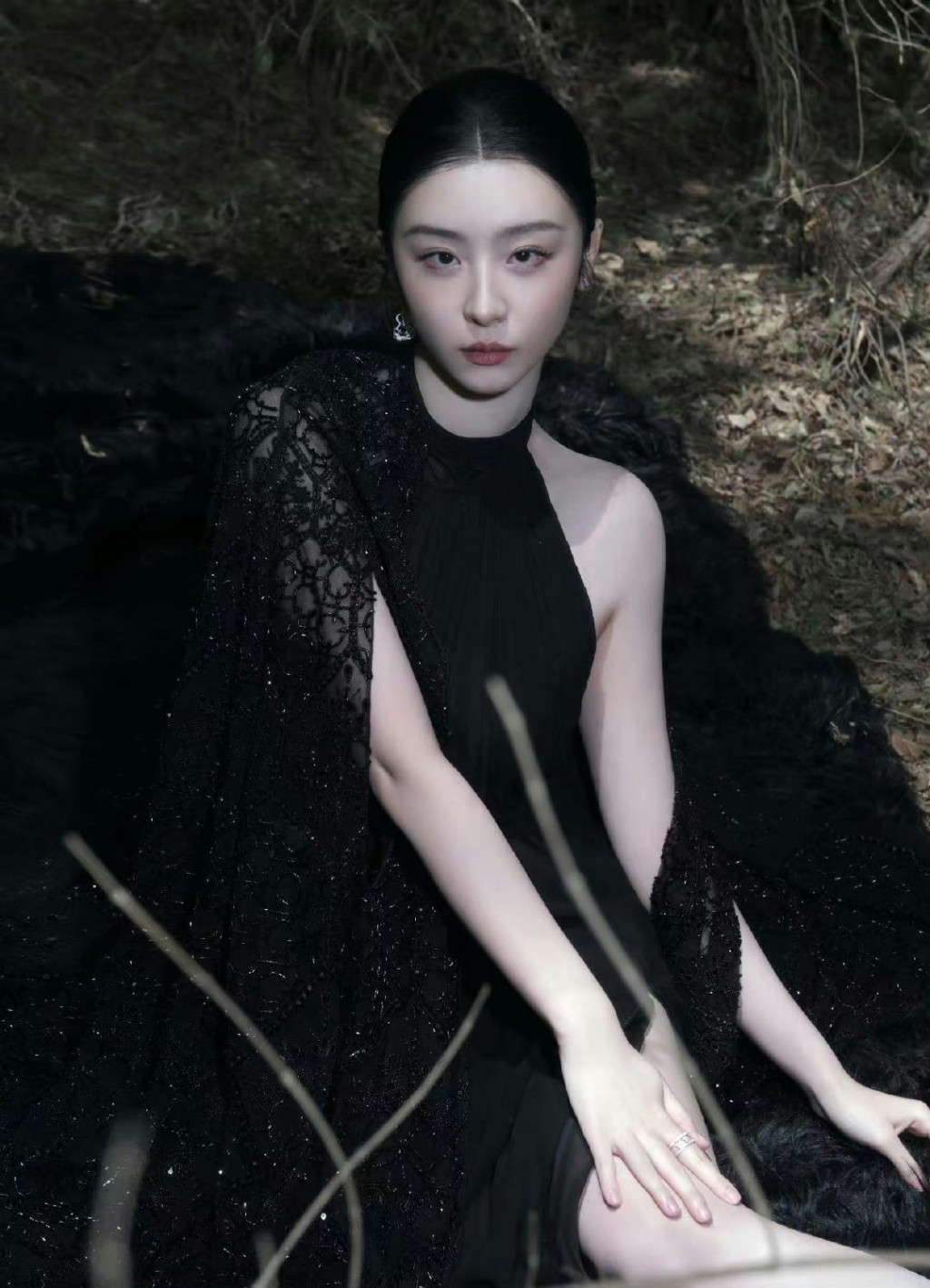 赵小棠暗黑童话礼服裙优雅神秘写真