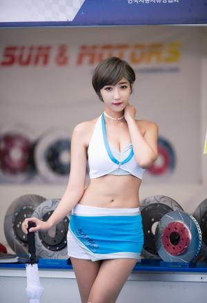 韩国美女柳智雅制服短裙长腿迷人时尚写真