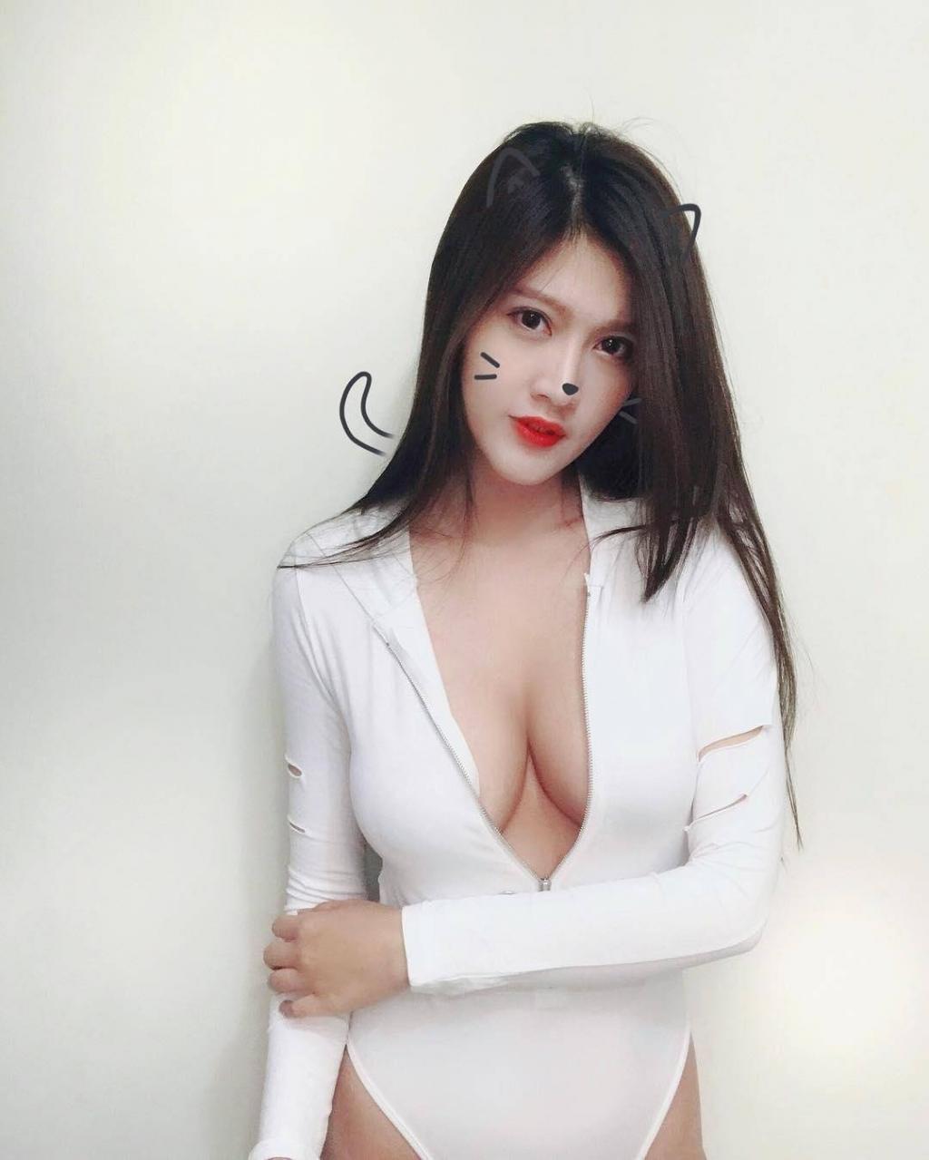 台湾美女主播刘庭羽私服性感迷人写真