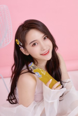 SNH48陆婷粉色甜美写真图片