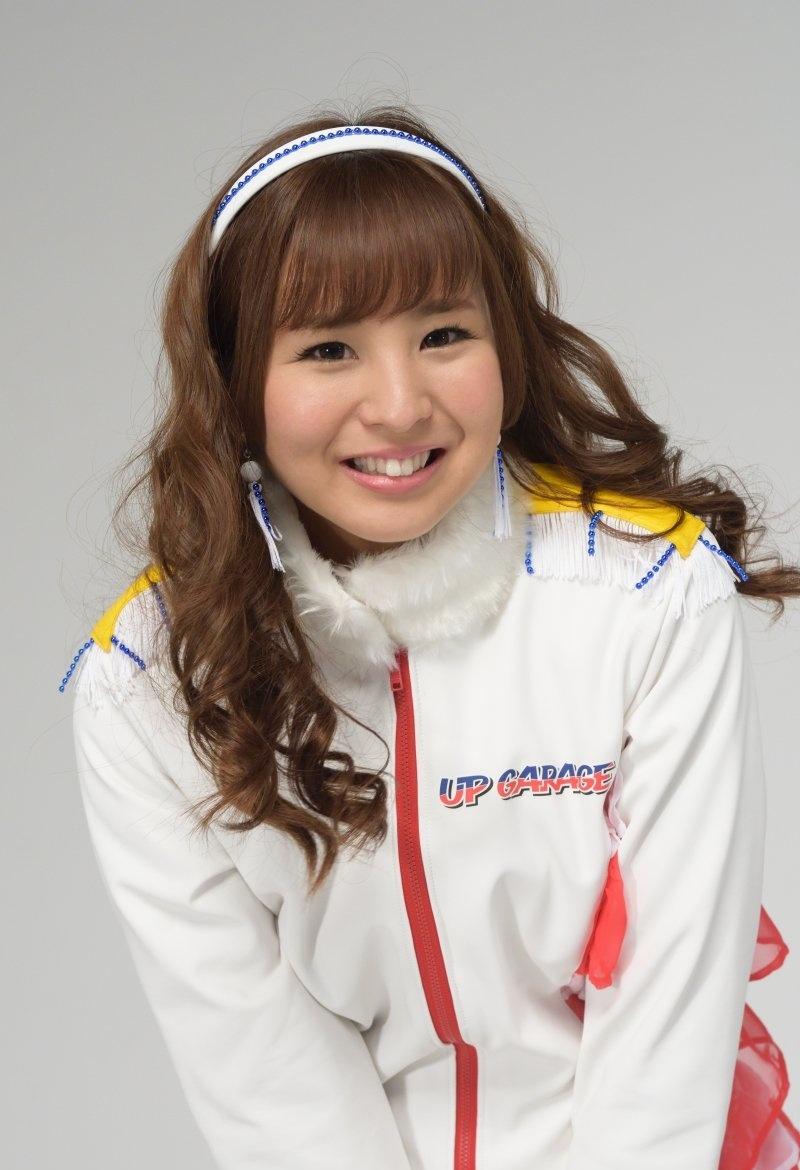 日本赛车女郎安田七奈制服时尚写真