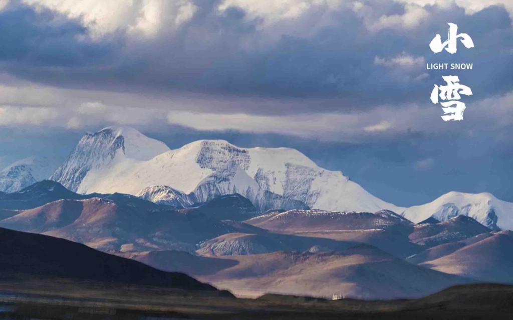 小雪时节之西藏日喀则洛扎县境内雪山风景