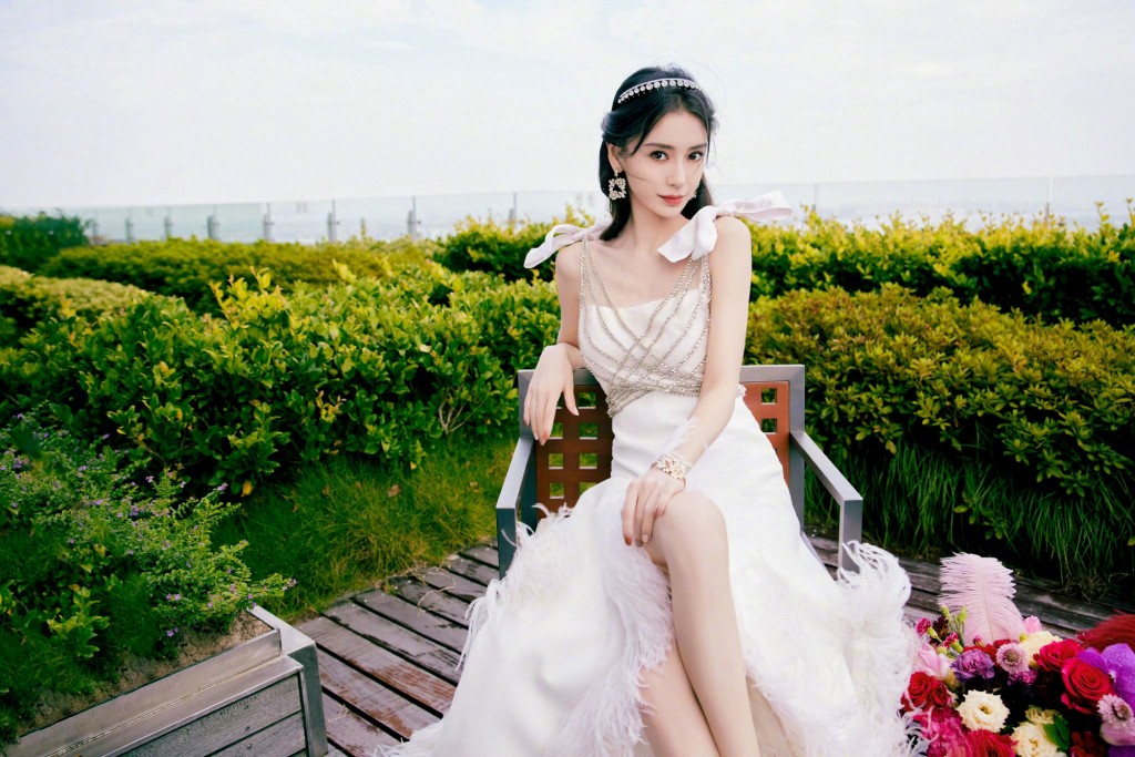 angelababy白色高定礼服精致优雅浪漫格调写真图片