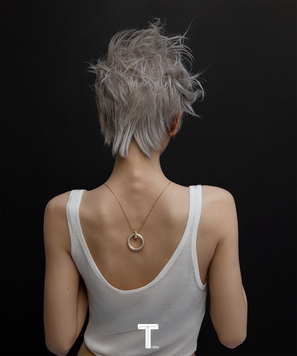 Angelababy银色短发造型封面大片