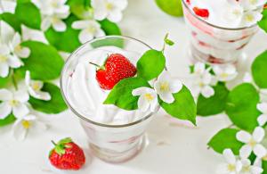 草莓冰淇淋茉莉花装饰甜品好看又好吃