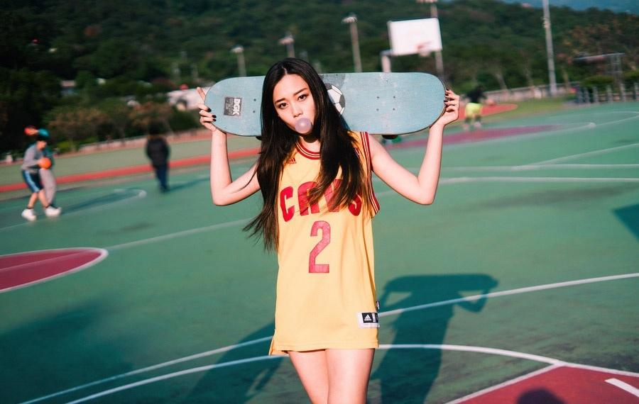 清纯大学校园美女利善榛变身篮球宝贝滑板时尚写真