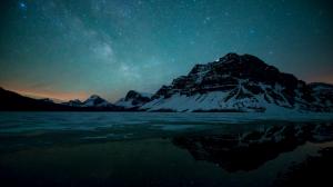 加拿大艾伯塔省班夫国家公园 银河系 星空 4K风景壁纸