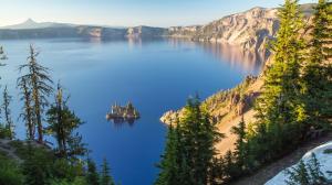 美国俄勒冈州火山口湖4K风景壁纸