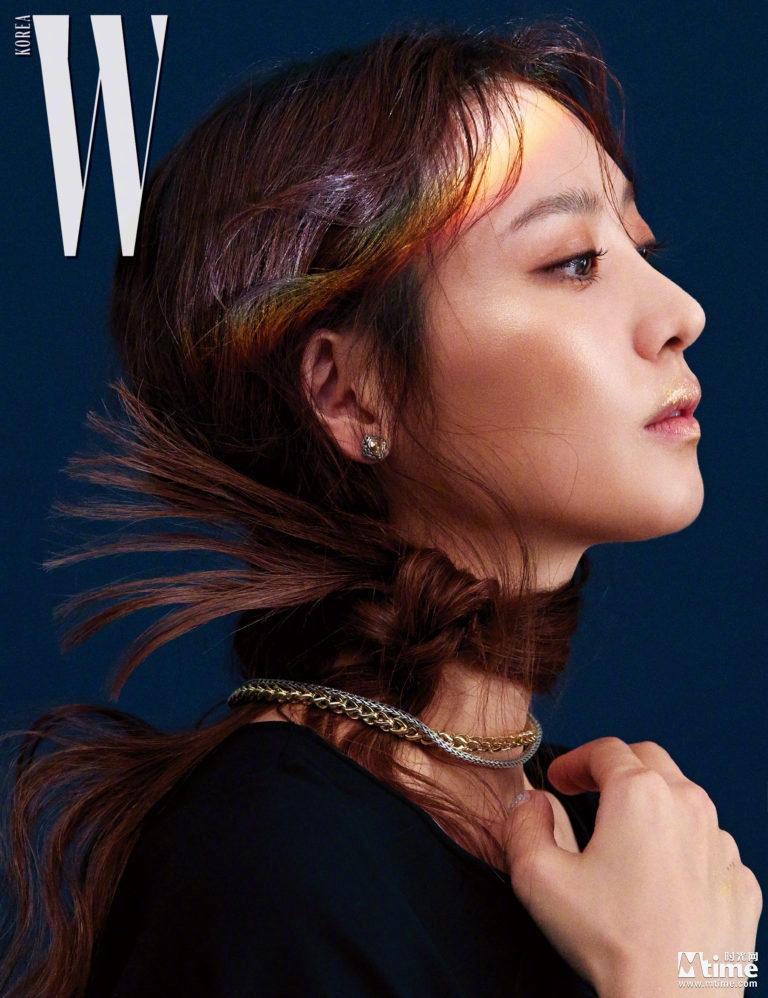 韩国女明星秀贤韩版《W》2019年3月刊拍摄杂志写真