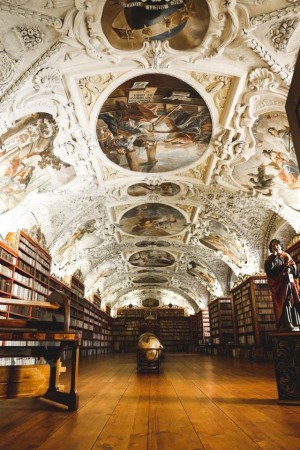 斯特拉霍夫修道院的小图书馆