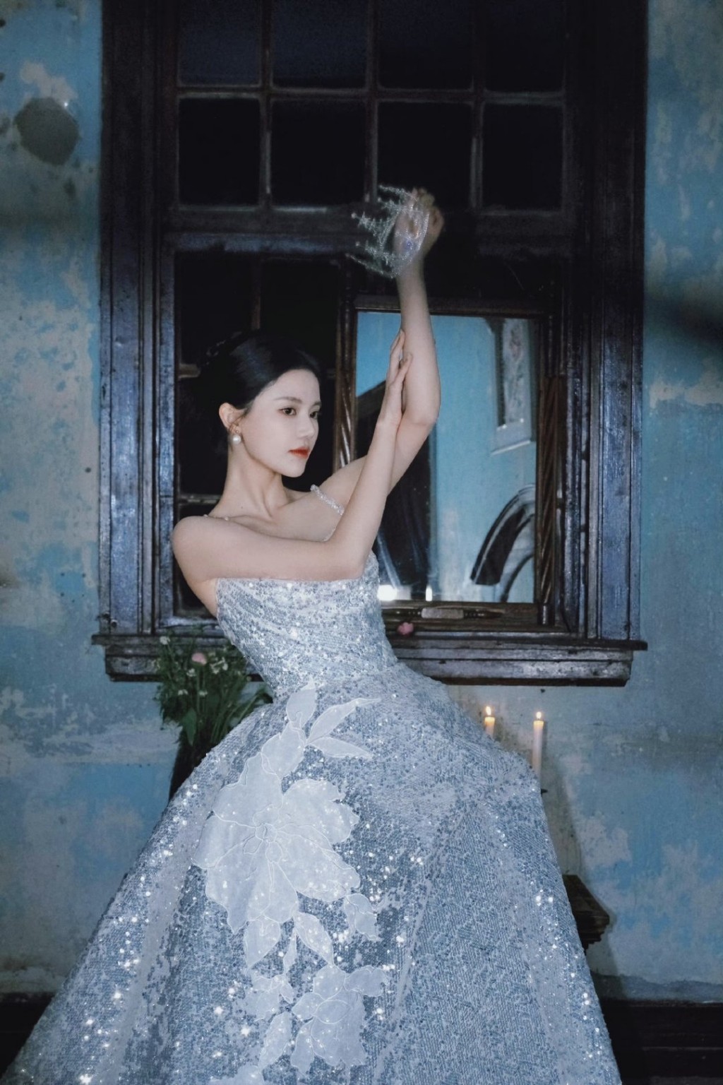 孙珍妮古堡公主造型迷人气质写真