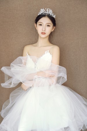 王思洁白纱裙仙女气质写真图片