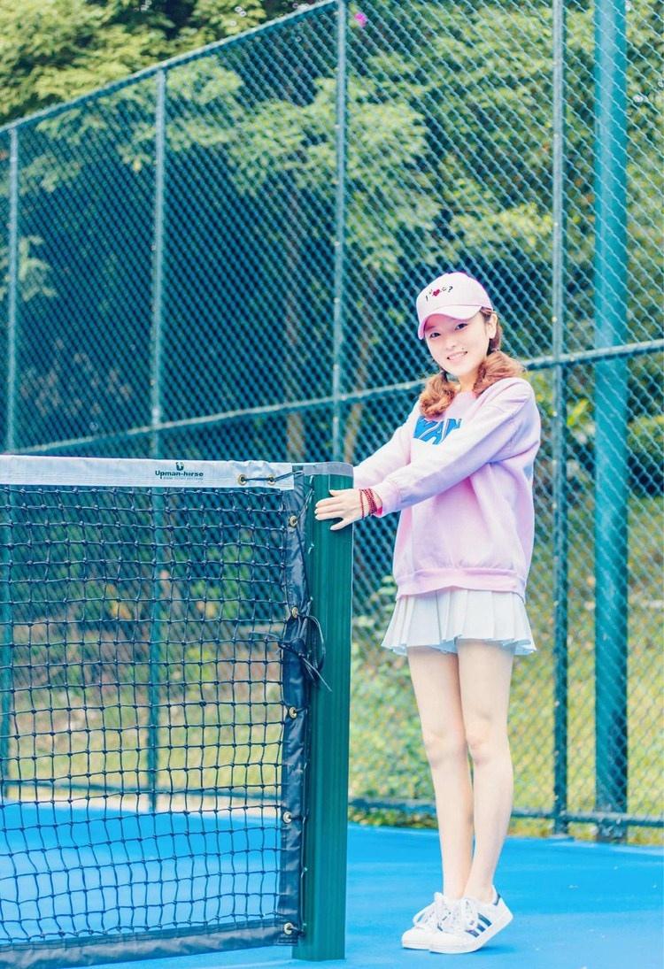 天才网球美少女跃跃欲试图片