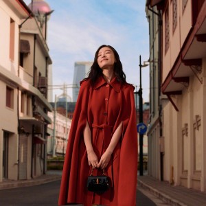 倪妮红衣造型明亮漂亮宣传大片