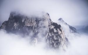 陕西雾中华山风景图片