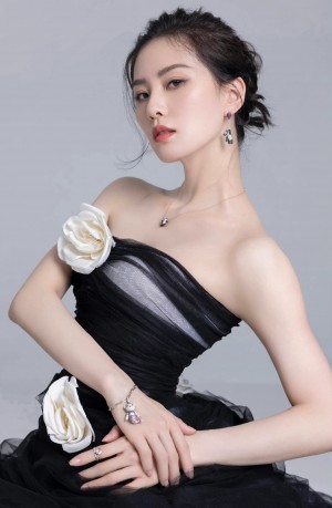 刘诗诗白玫瑰黑纱礼裙优雅大气写真图片
