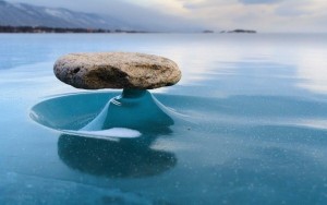 贝加尔湖上的一块石头