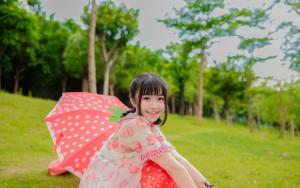 草莓少女日系粉色可爱时尚写真图