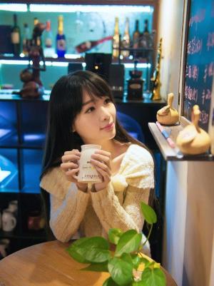 清纯美女拾月咖啡馆唯美时尚写真