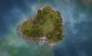 瑞士无人小岛屿航拍图片