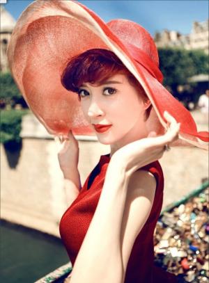 金巧巧红裙秀美迷人写真图片