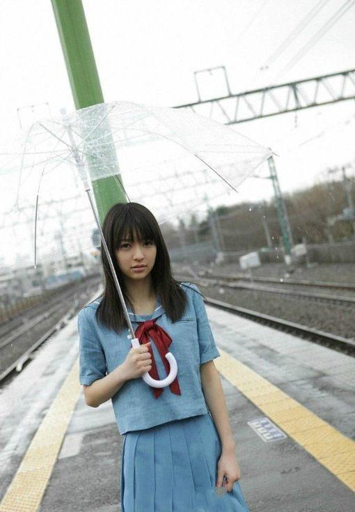 高中时代的日本性感学生逢泽莉娜校服照