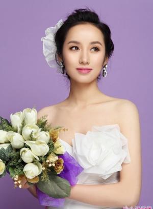 吕一新娘婚纱杂志时尚写真