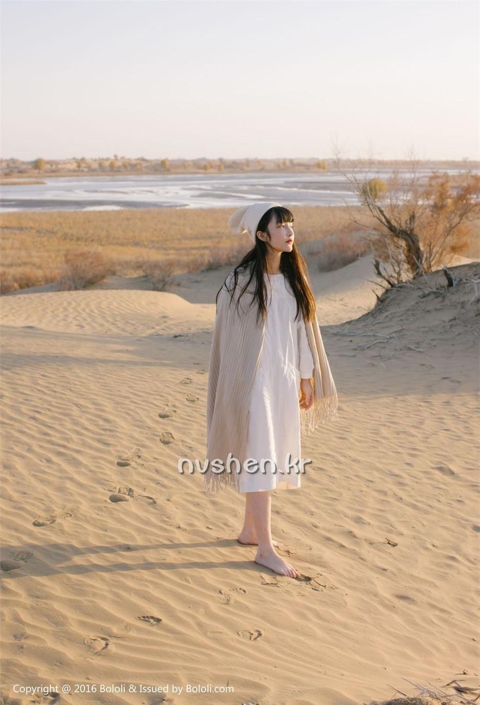 清纯系美女之应沙漠旅拍时尚写真集锦