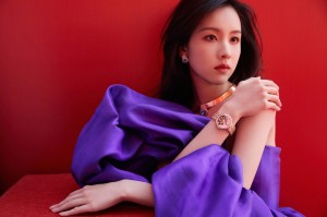 陈都灵紫色抹胸长裙优雅自信写真图片