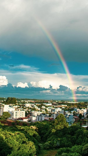 绚丽彩虹上空风景图片手机壁纸