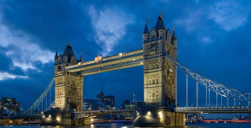 伦敦塔桥夜景写真