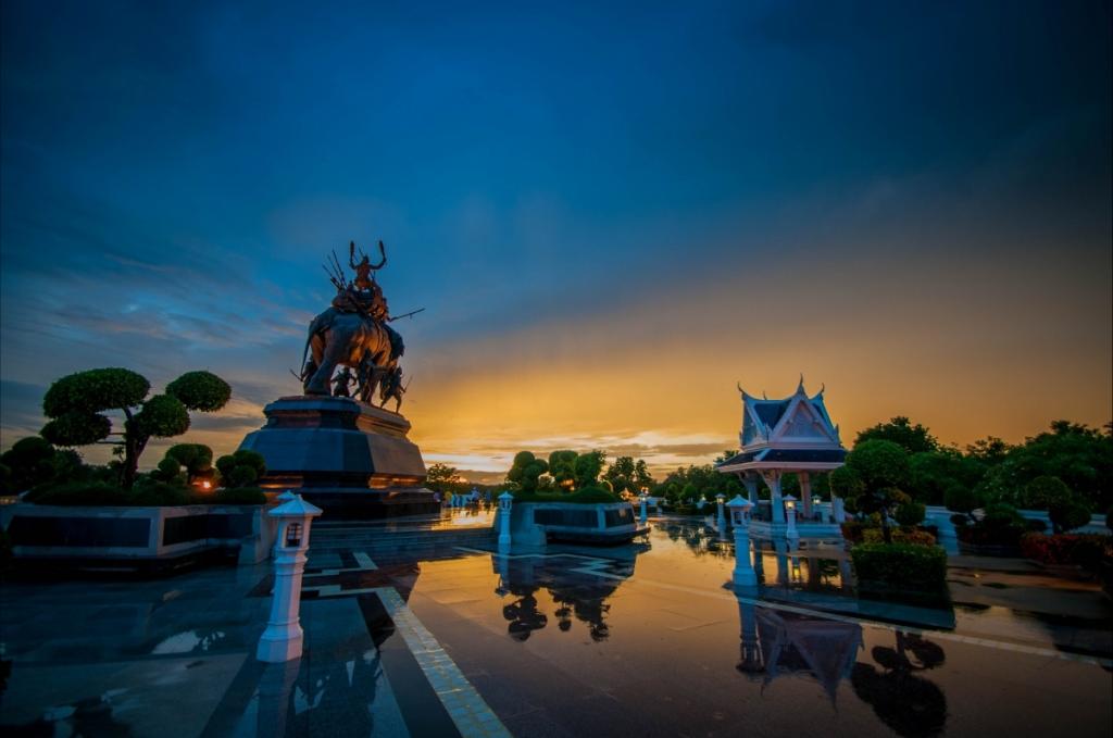 泰国纪念碑夕阳日落风景图片