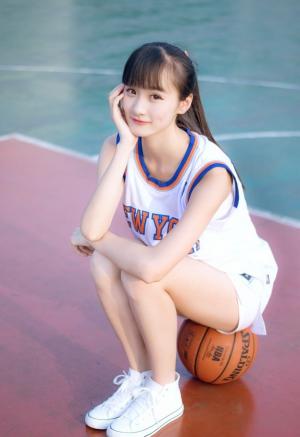长相阳光甜美的篮球宝贝迷人俏皮写真