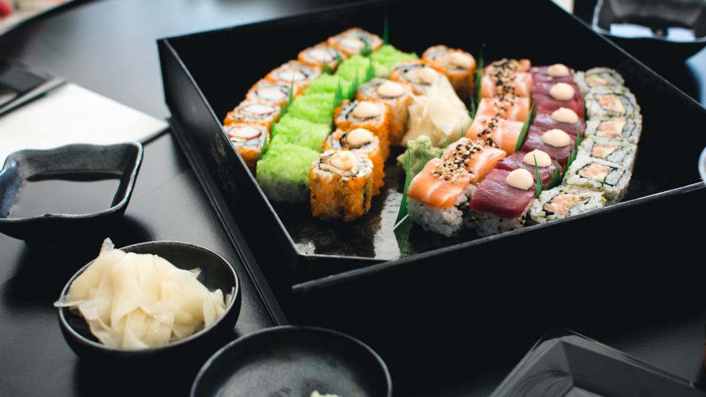 日本传统美食寿司高清桌面壁纸