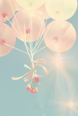 马卡龙色的气球飞向天空唯美梦幻图片