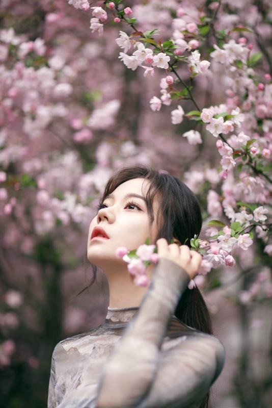 张紫宁AW19上海时装周迷人写真图片