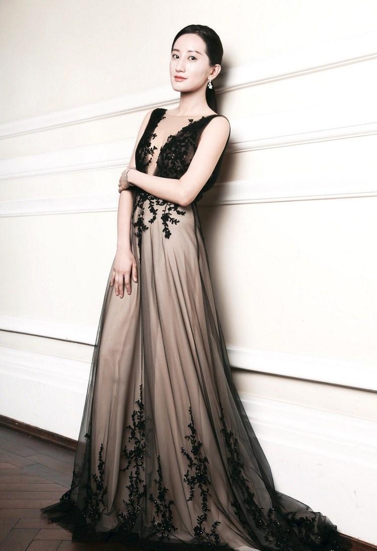 美女演员王者心上海电影节开幕式开胸晚礼服性感美照