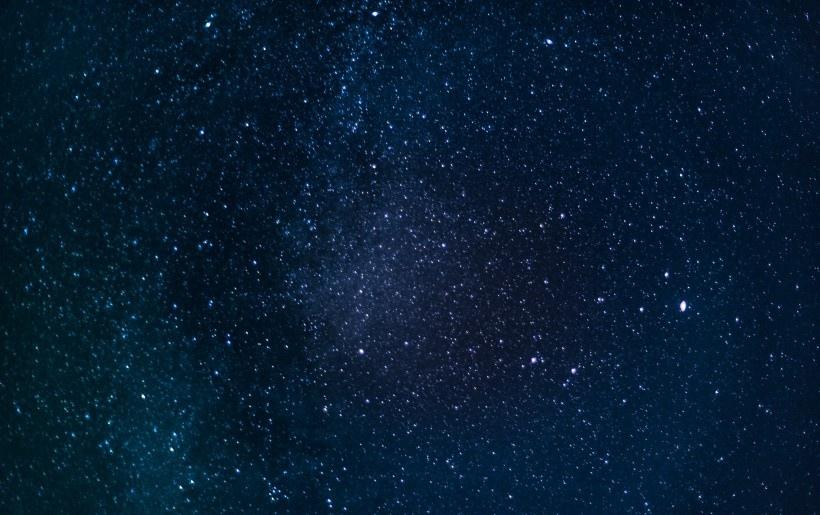 璀璨的星空夜景写真图片