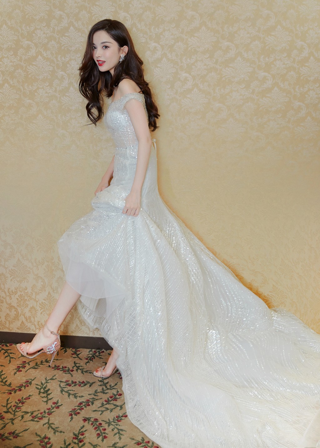 古力娜扎钻石礼裙优雅迷人写真图片