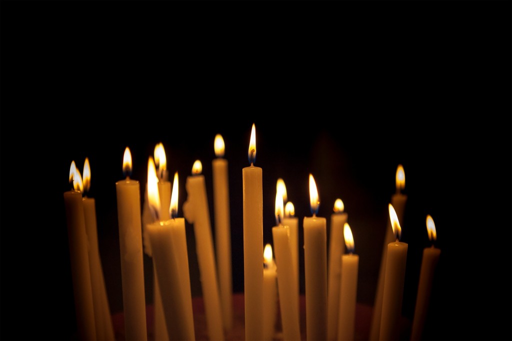 地震灾区祈福平安的蜡烛